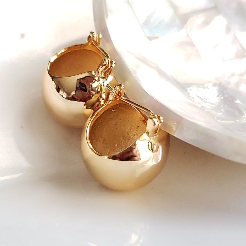 New! Basket Of Gold Hoop Earrings - Picture 9 of 11